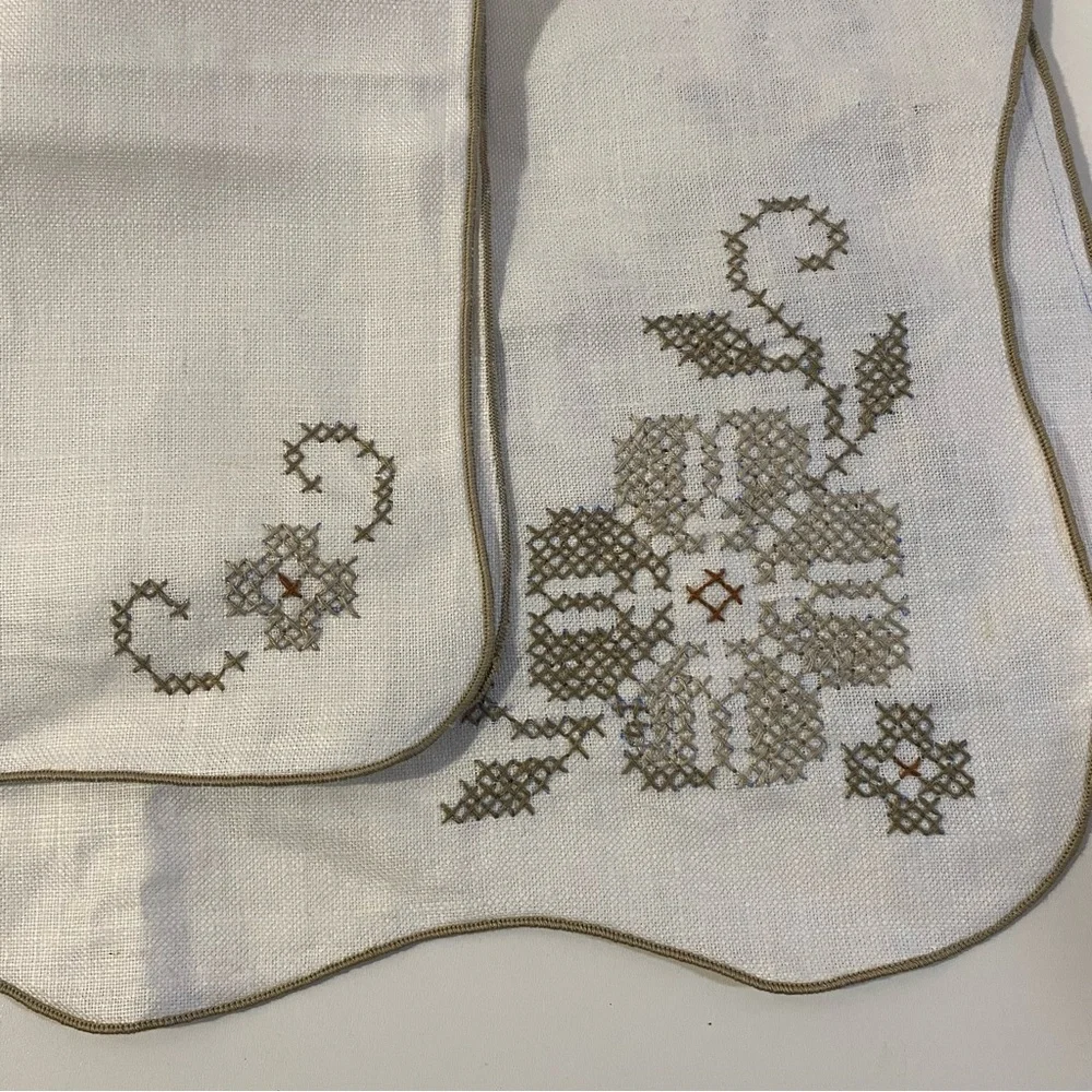 Set of 4 Handmade Embroidered Linen Placemats and Matching Napkins